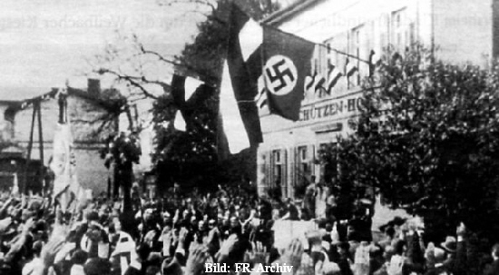 Bahnhofsvorplatz Hattersheim 1933 - Maifeier