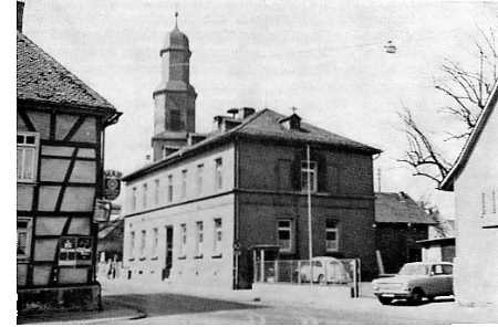 Zweites Schulgebäude (1846 - seit 1965 Rathaus)